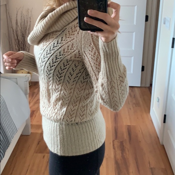 DKNY Sweater - Picture 3 of 7